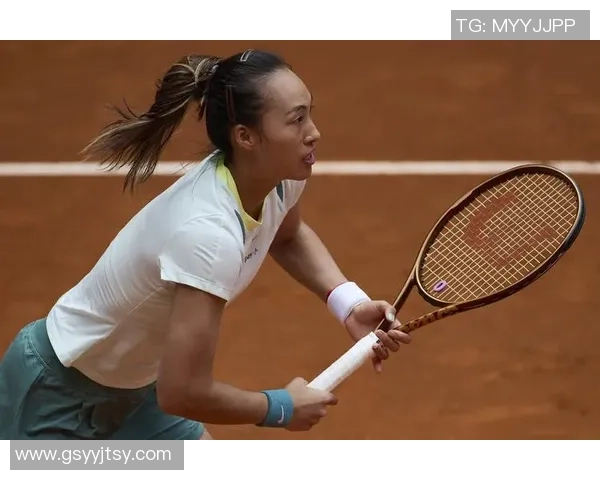 从过往体现看，红土赛场才是郑钦文的福地